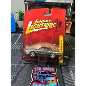 Johnny Lightning 1987 Chevy Monte Carlo SS